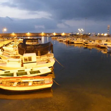فيلة Esther لاميتّيا ذي مار